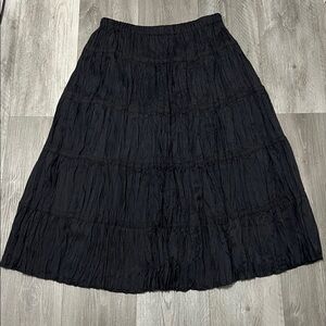 Garnet  Hill 100% Silk woman’s pleated skirt/ black / size 16